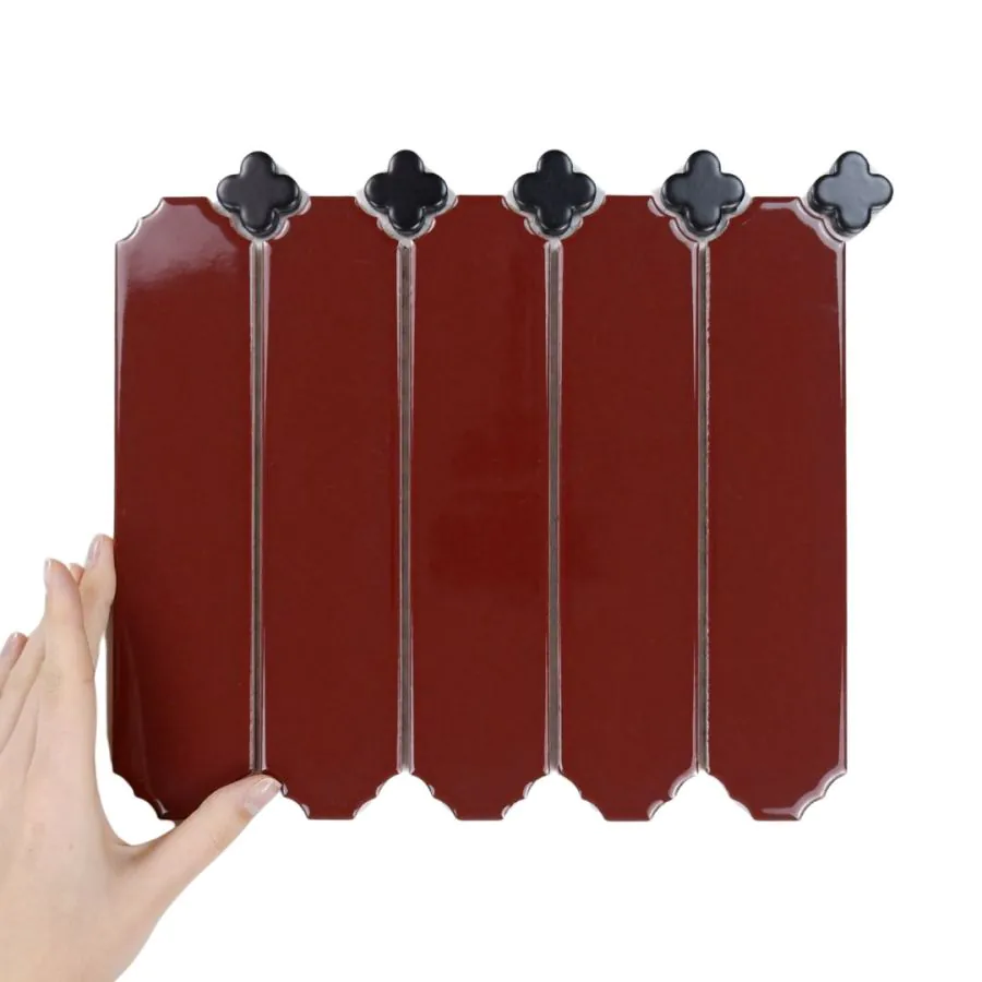 Płytka Cecile Rubin Połysk z Czarną Koniczyną