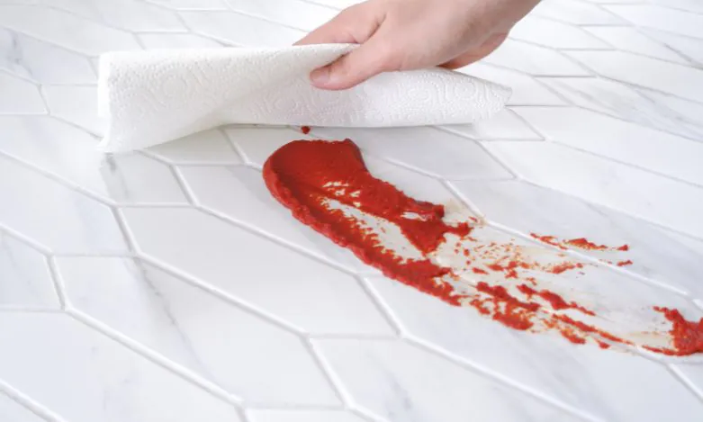 Do kuchni, pod prysznic, na podłogę. Montaż i pielęgnacja mozaik Raw Decor